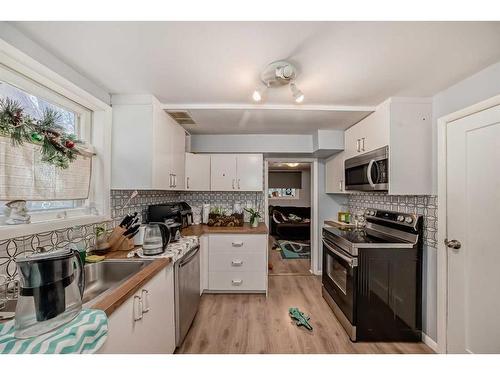 348 2 Avenue Ne, Calgary, AB - Indoor Photo Showing Kitchen