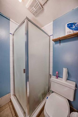 348 2 Avenue Ne, Calgary, AB - Indoor Photo Showing Bathroom