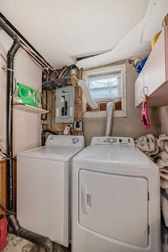 348 2 Avenue Ne, Calgary, AB - Indoor Photo Showing Laundry Room