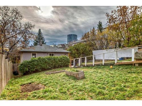 348 2 Avenue Ne, Calgary, AB - Outdoor