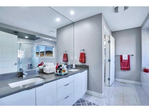 208 Bayview Street Sw, Airdrie, AB - Indoor Photo Showing Bathroom