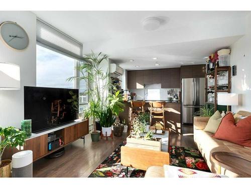 1302-1500 7 Street Sw, Calgary, AB - Indoor Photo Showing Living Room