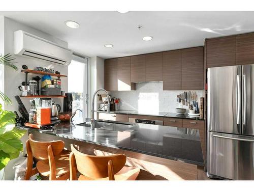 1302-1500 7 Street Sw, Calgary, AB - Indoor Photo Showing Kitchen With Stainless Steel Kitchen With Double Sink With Upgraded Kitchen