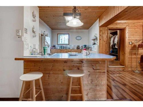 204 Baird Avenue, Cochrane, AB - Indoor Photo Showing Bathroom