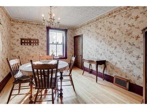 204 Baird Avenue, Cochrane, AB - Indoor Photo Showing Dining Room