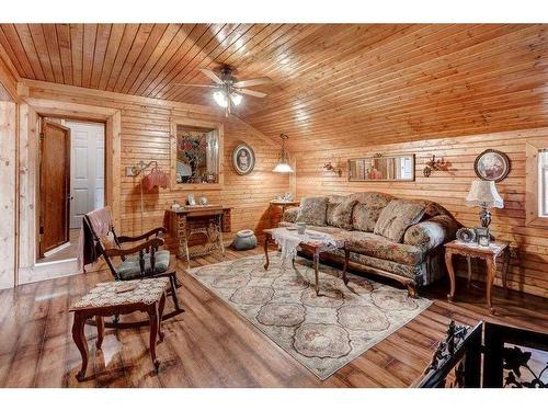 204 Baird Avenue, Cochrane, AB - Indoor Photo Showing Living Room