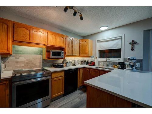 628 High View Park Nw, High River, AB - Indoor Photo Showing Kitchen