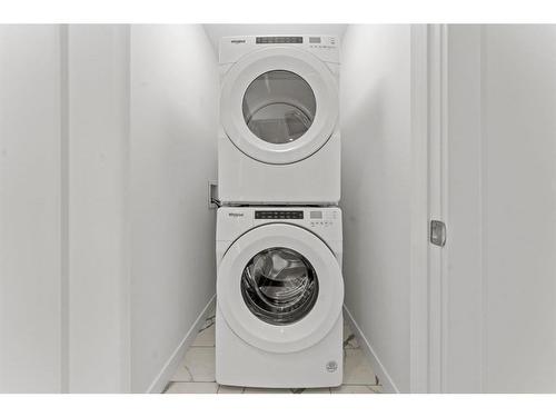 614 Rangeview Street Se, Calgary, AB - Indoor Photo Showing Laundry Room