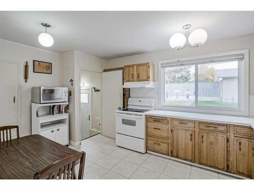 2747 Grant Crescent Sw, Calgary, AB - Indoor Photo Showing Kitchen