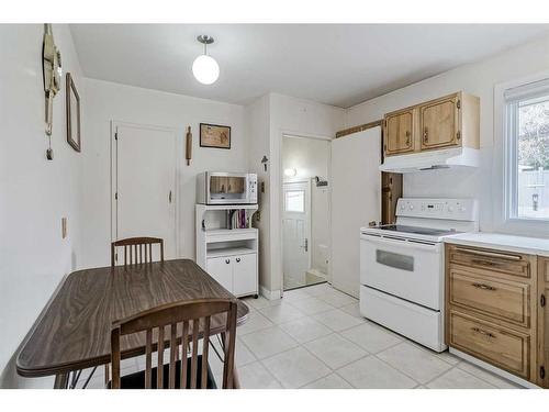 2747 Grant Crescent Sw, Calgary, AB - Indoor Photo Showing Kitchen