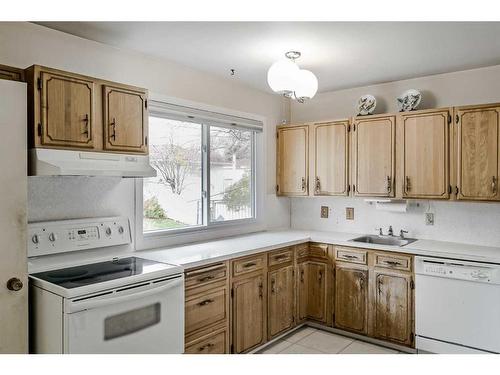 2747 Grant Crescent Sw, Calgary, AB - Indoor Photo Showing Kitchen