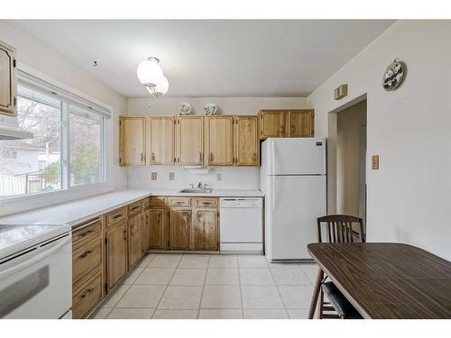 2747 Grant Crescent Sw, Calgary, AB - Indoor Photo Showing Kitchen