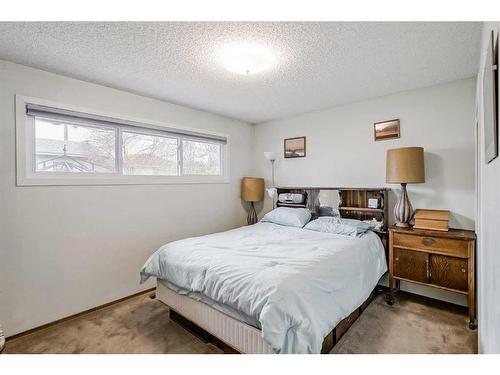 2747 Grant Crescent Sw, Calgary, AB - Indoor Photo Showing Bedroom