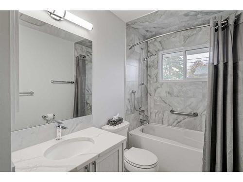 2747 Grant Crescent Sw, Calgary, AB - Indoor Photo Showing Bathroom