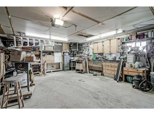 2747 Grant Crescent Sw, Calgary, AB - Indoor Photo Showing Garage