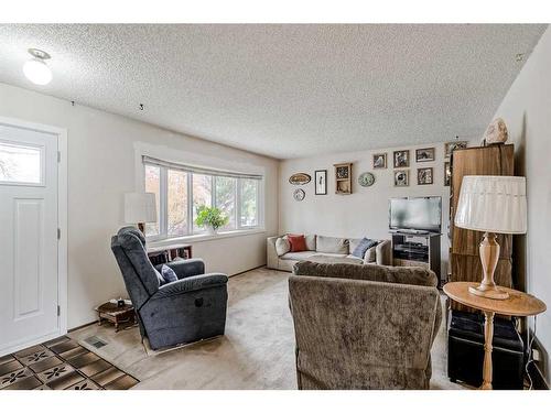 2747 Grant Crescent Sw, Calgary, AB - Indoor Photo Showing Living Room