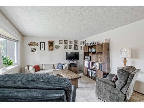 2747 Grant Crescent Sw, Calgary, AB - Indoor Photo Showing Living Room