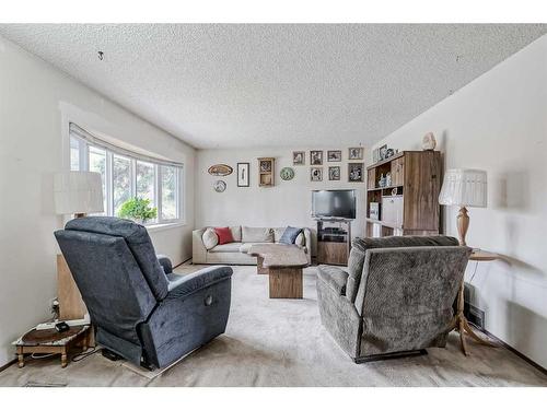 2747 Grant Crescent Sw, Calgary, AB - Indoor Photo Showing Living Room