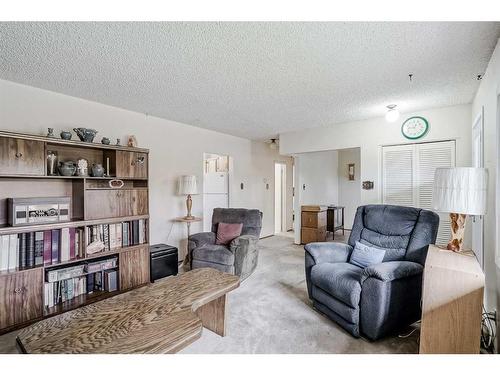 2747 Grant Crescent Sw, Calgary, AB - Indoor Photo Showing Living Room