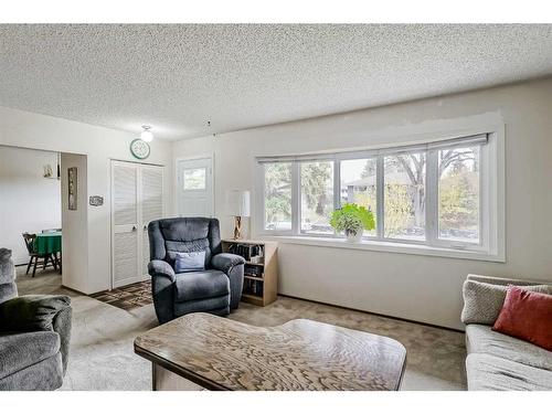 2747 Grant Crescent Sw, Calgary, AB - Indoor Photo Showing Living Room