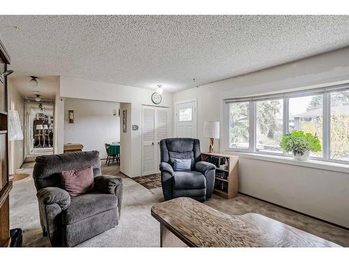 2747 Grant Crescent Sw, Calgary, AB - Indoor Photo Showing Living Room