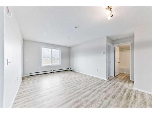 4211-4641 128 Avenue Ne, Calgary, AB - Indoor Photo Showing Other Room