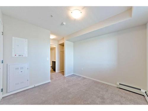 4211-4641 128 Avenue Ne, Calgary, AB - Indoor Photo Showing Other Room