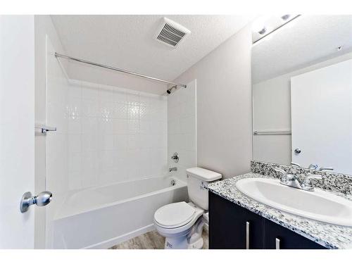 4211-4641 128 Avenue Ne, Calgary, AB - Indoor Photo Showing Bathroom