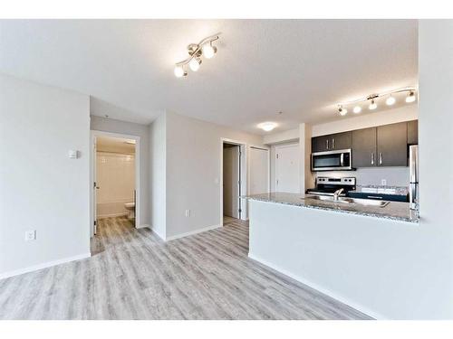 4211-4641 128 Avenue Ne, Calgary, AB - Indoor Photo Showing Kitchen