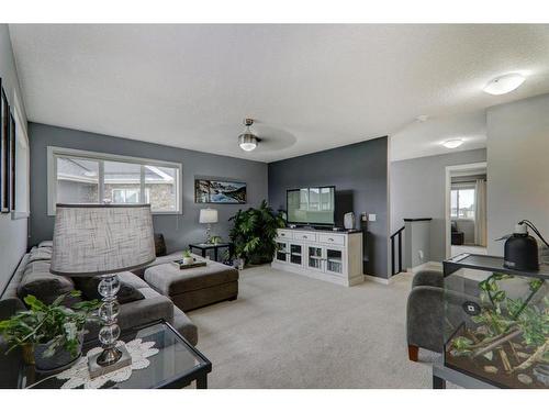 6 Ranchers Bay, Okotoks, AB - Indoor Photo Showing Living Room