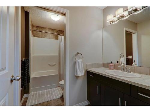 6 Ranchers Bay, Okotoks, AB - Indoor Photo Showing Bathroom