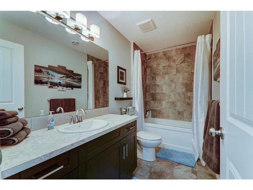 6 Ranchers Bay, Okotoks, AB - Indoor Photo Showing Bathroom