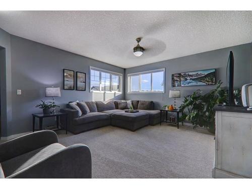 6 Ranchers Bay, Okotoks, AB - Indoor Photo Showing Living Room