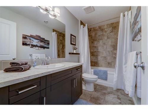 6 Ranchers Bay, Okotoks, AB - Indoor Photo Showing Bathroom