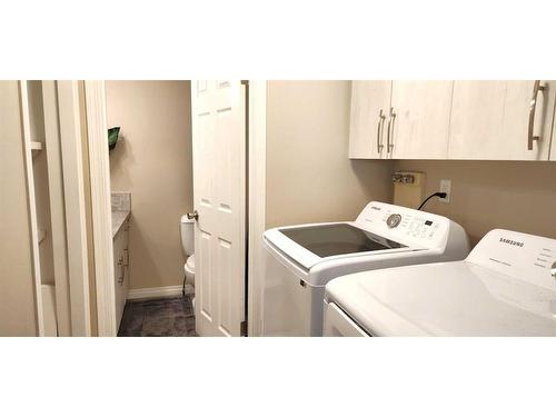 24 Bermuda Court Nw, Calgary, AB - Indoor Photo Showing Laundry Room