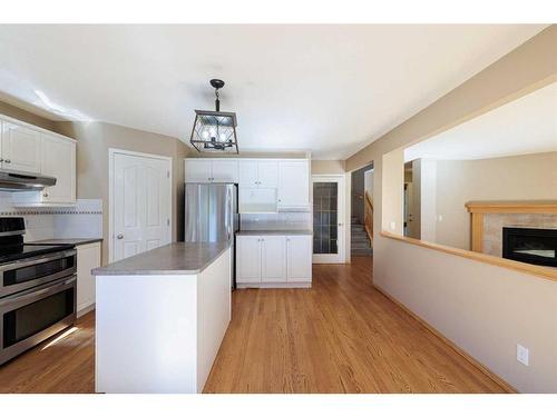 136 Citadel Close Nw, Calgary, AB - Indoor Photo Showing Kitchen