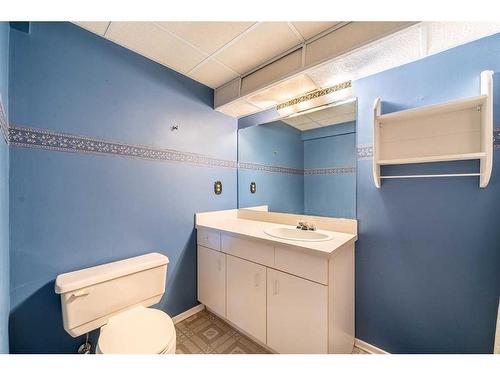 14 Gladeview Crescent Sw, Calgary, AB - Indoor Photo Showing Bathroom