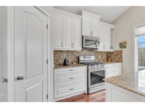 1043 Kings Heights Way Se, Airdrie, AB - Indoor Photo Showing Kitchen