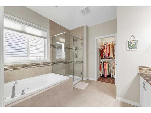 1043 Kings Heights Way Se, Airdrie, AB - Indoor Photo Showing Bathroom