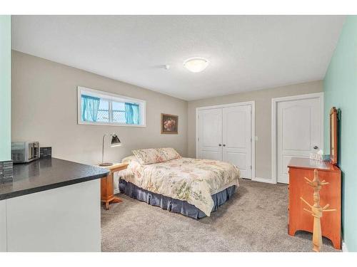 1043 Kings Heights Way Se, Airdrie, AB - Indoor Photo Showing Bedroom