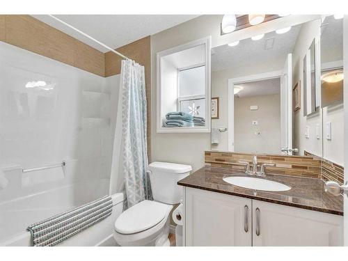 1043 Kings Heights Way Se, Airdrie, AB - Indoor Photo Showing Bathroom