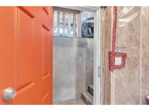 1043 Kings Heights Way Se, Airdrie, AB - Indoor Photo Showing Bathroom