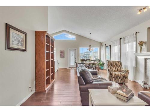 1043 Kings Heights Way Se, Airdrie, AB - Indoor Photo Showing Living Room