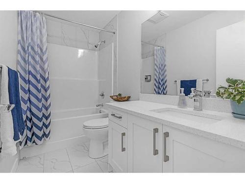 1410 Price Close, Carstairs, AB - Indoor Photo Showing Bathroom