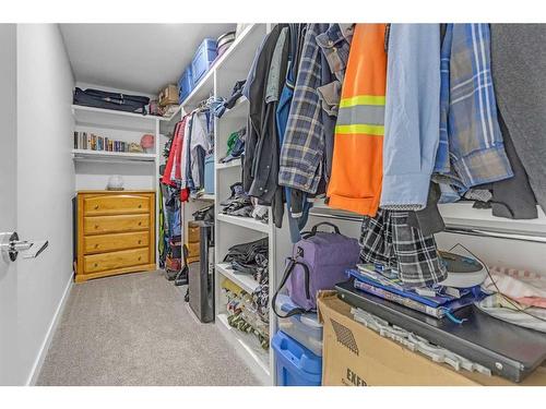 1410 Price Close, Carstairs, AB - Indoor With Storage