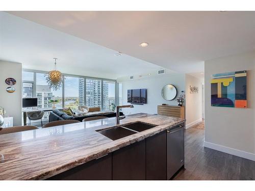 1605-510 6 Avenue Se, Calgary, AB - Indoor Photo Showing Kitchen With Double Sink