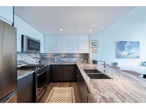 1605-510 6 Avenue Se, Calgary, AB - Indoor Photo Showing Kitchen With Stainless Steel Kitchen With Double Sink With Upgraded Kitchen