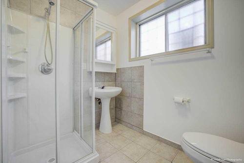 4802 Forego Avenue Se, Calgary, AB - Indoor Photo Showing Bathroom