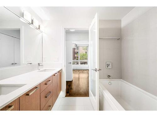 204-1029 15 Avenue Sw, Calgary, AB - Indoor Photo Showing Bathroom