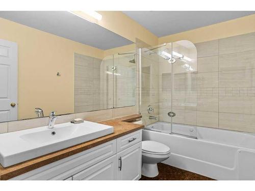 19-164 Rundle Drive, Canmore, AB - Indoor Photo Showing Bathroom